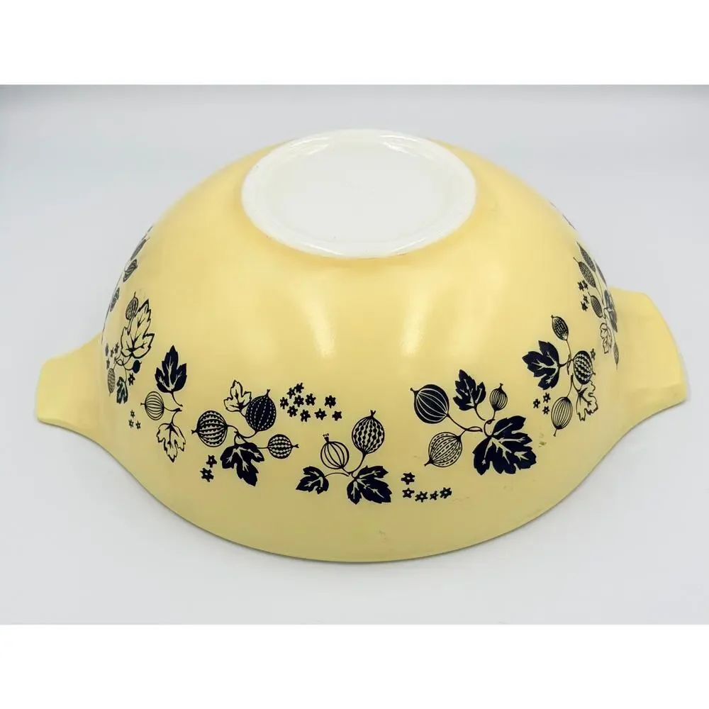 Vintage Pyrex Gooseberry Yellow White Black Cinderella Mixing Bowl 2pc Set